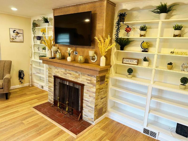 Photo of Livingroom in Montague