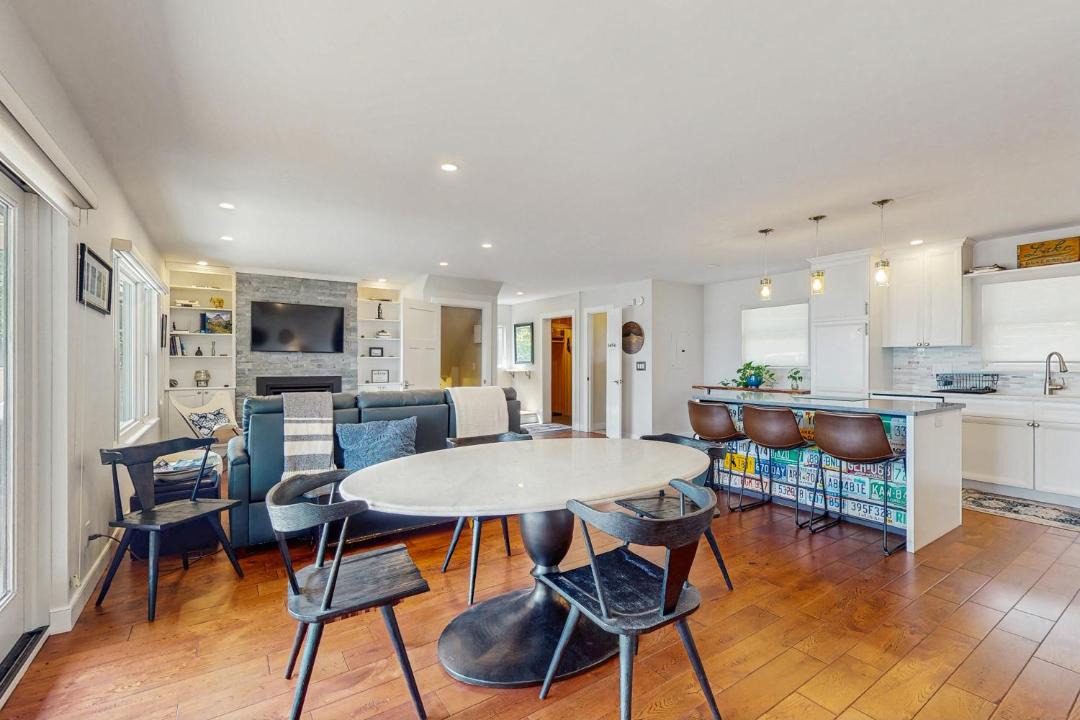 Photo of Others in Malletts Bay