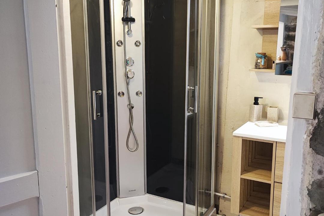 Photo of Bathroom in Angles