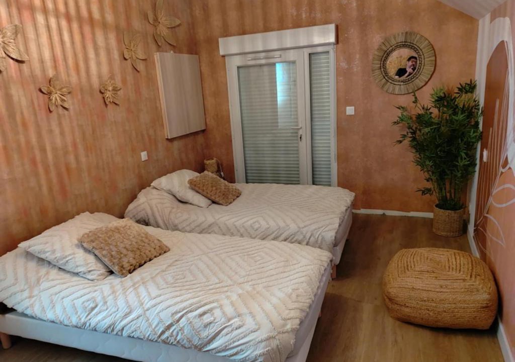 Photo of Others in Saint-Jean-Froidmentel