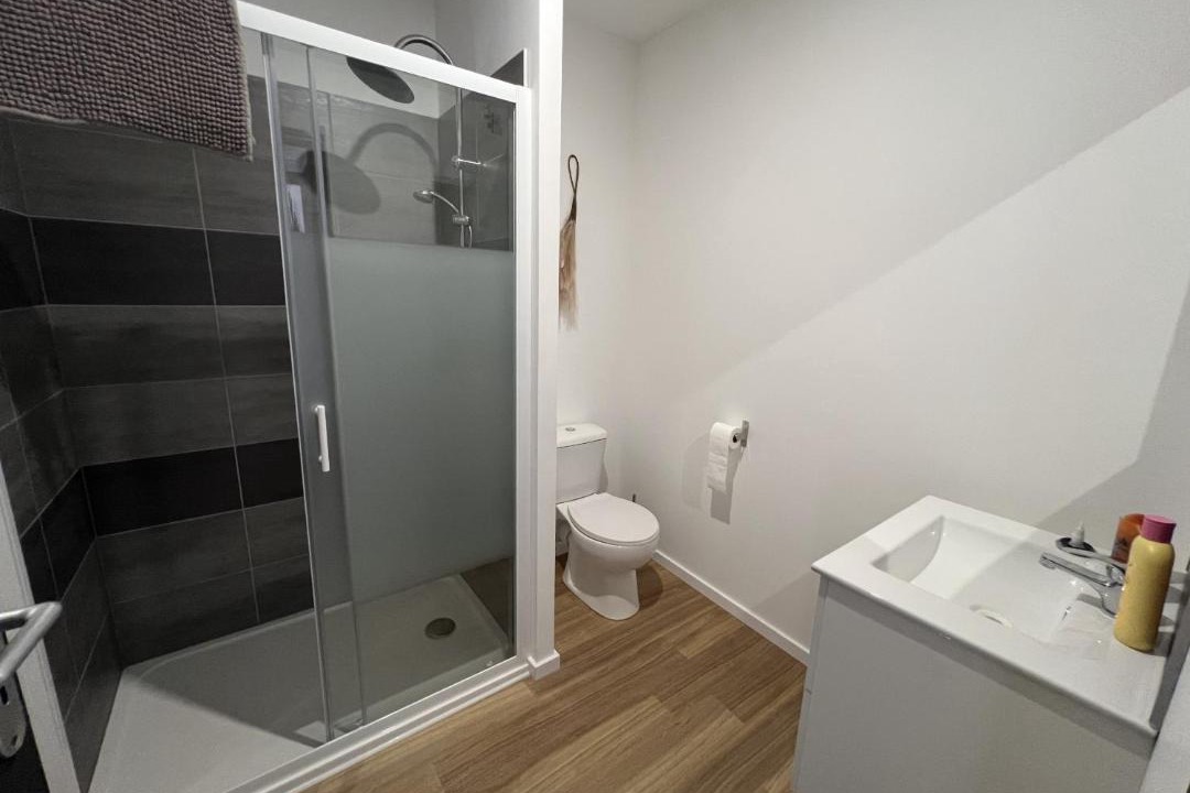 Photo of Bathroom in Lens