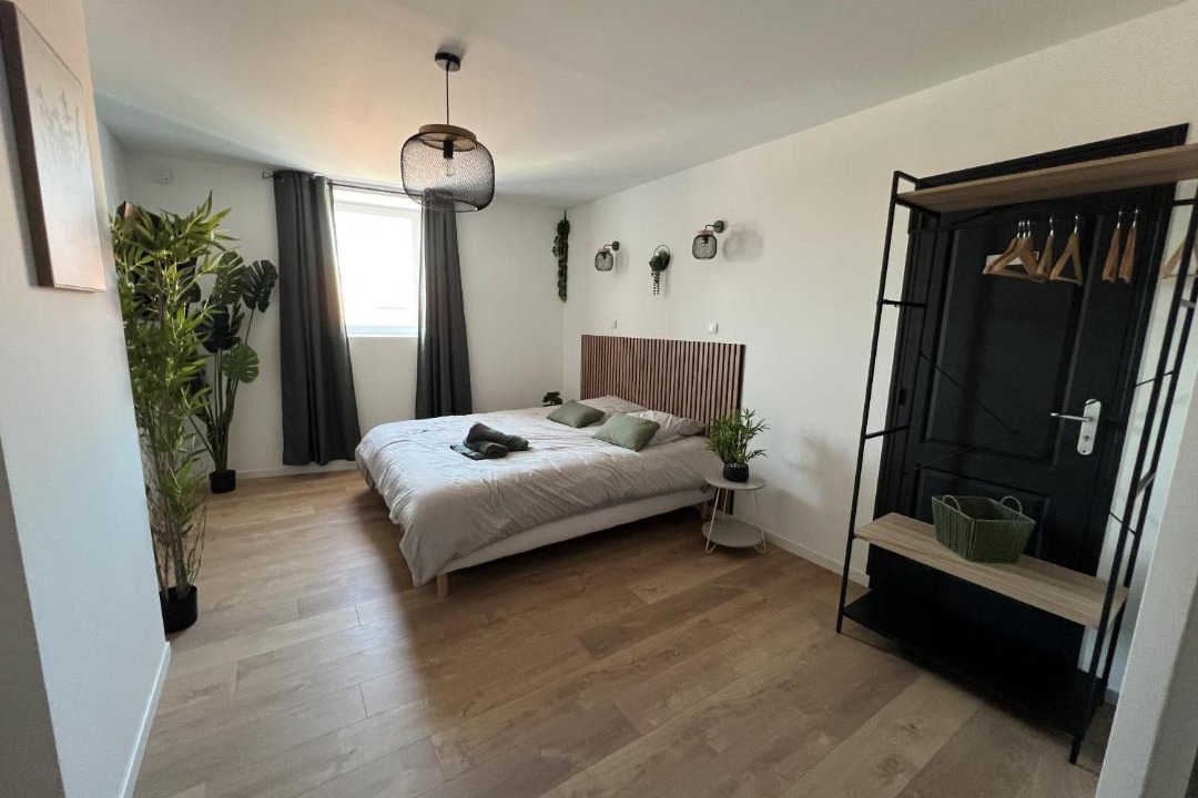 Photo of Bedroom in Lens