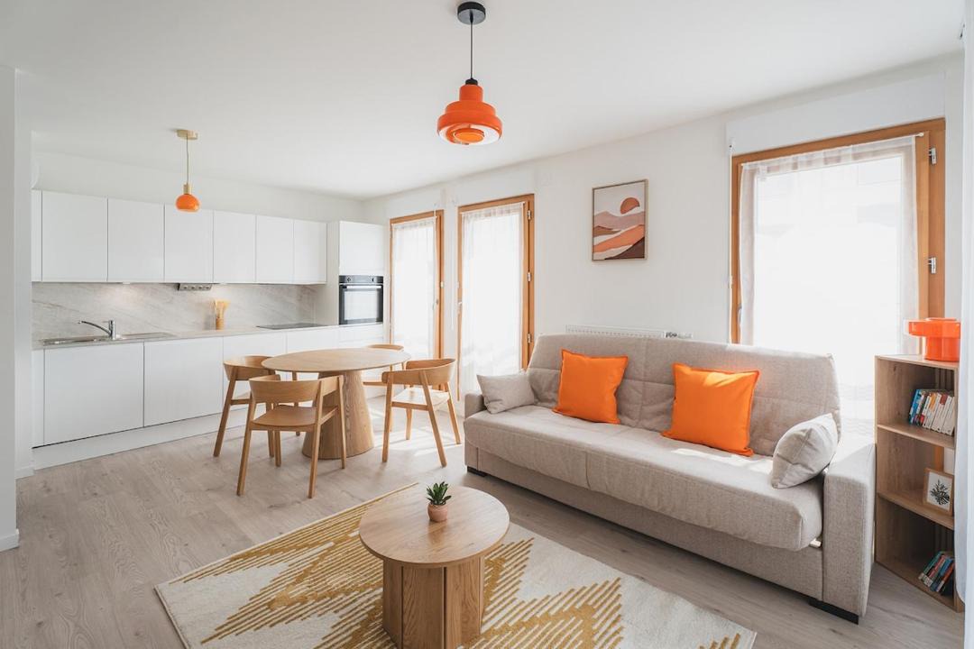 Photo of Others in Orly