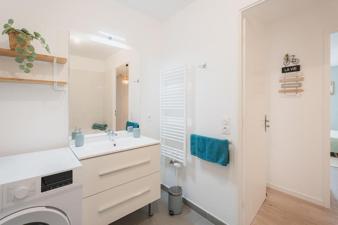 Photo of Others in Orly