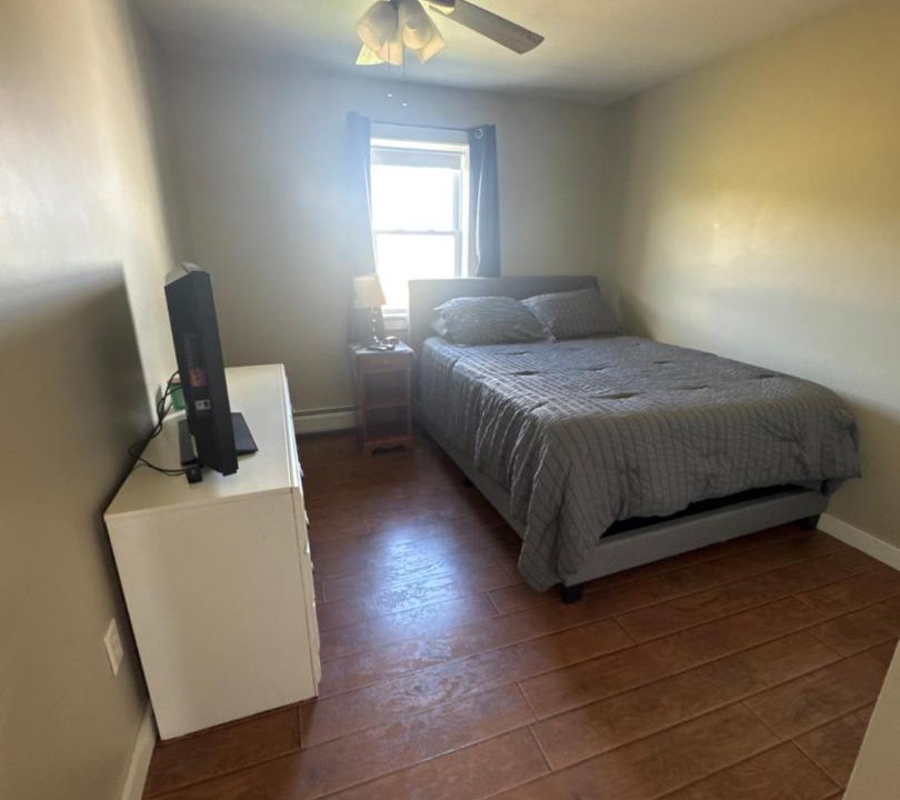 Photo of Bedroom in Newport Center