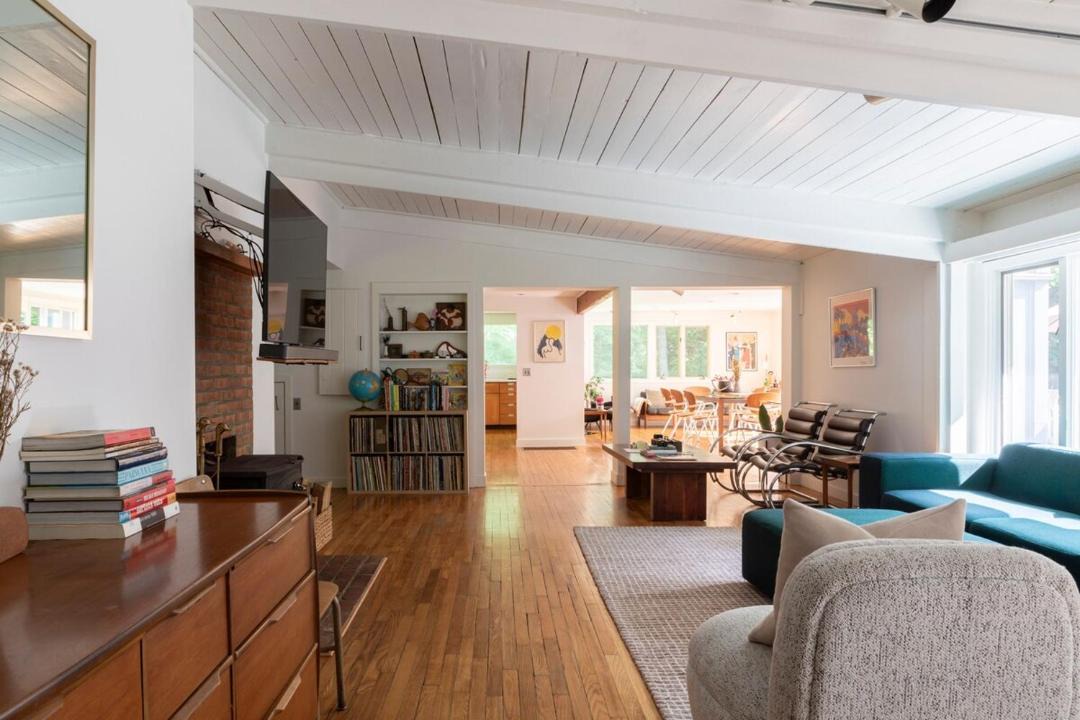 Photo of Livingroom in Cornwall Bridge