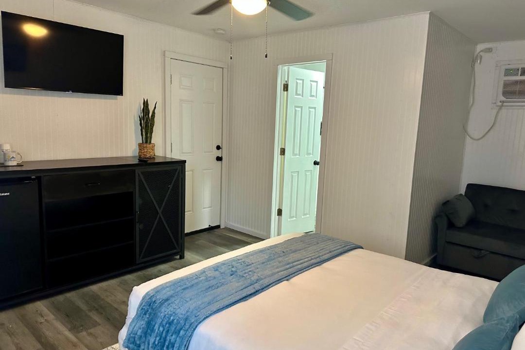 Photo of Others in Monticello