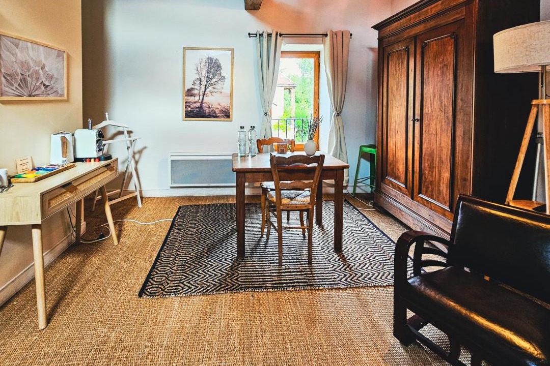 Photo of Others in Etivey