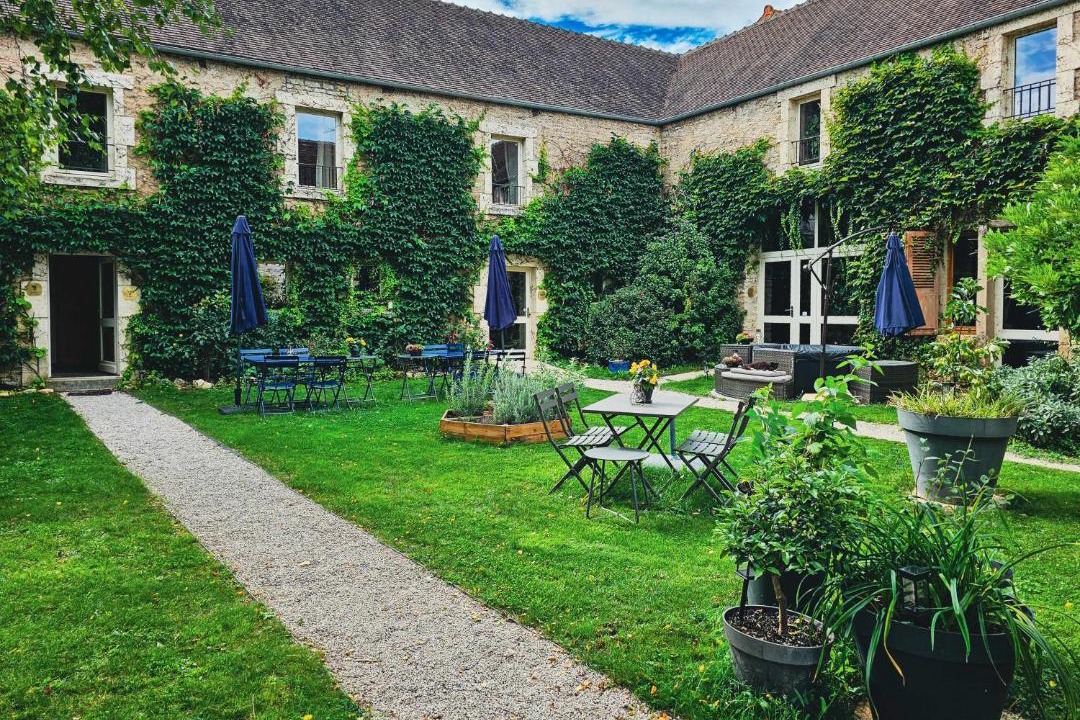 Photo of Others in Etivey