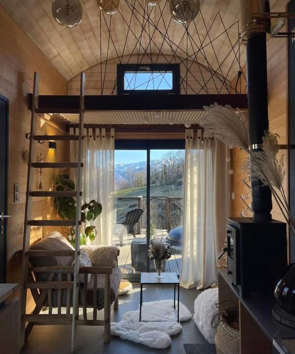 Photo of Others in Seix