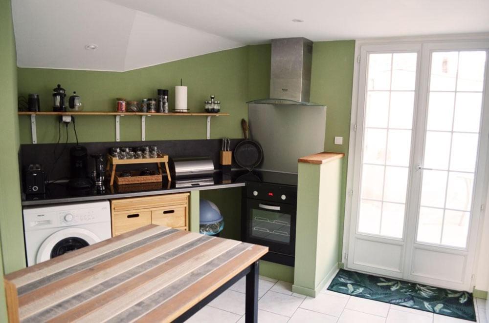 Photo of Kitchen in Saint-Georges-du-Rosay
