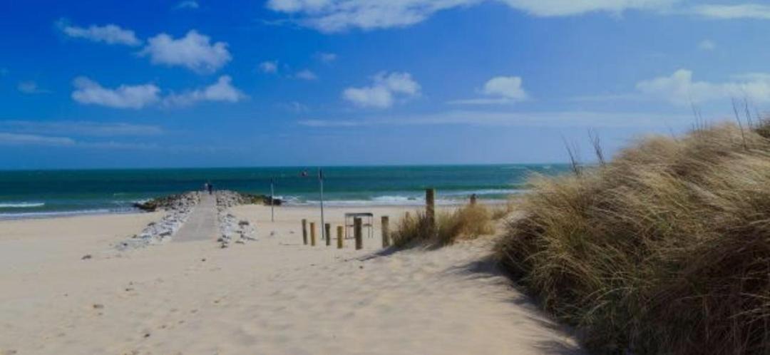 Photo of Others in Canford Cliffs