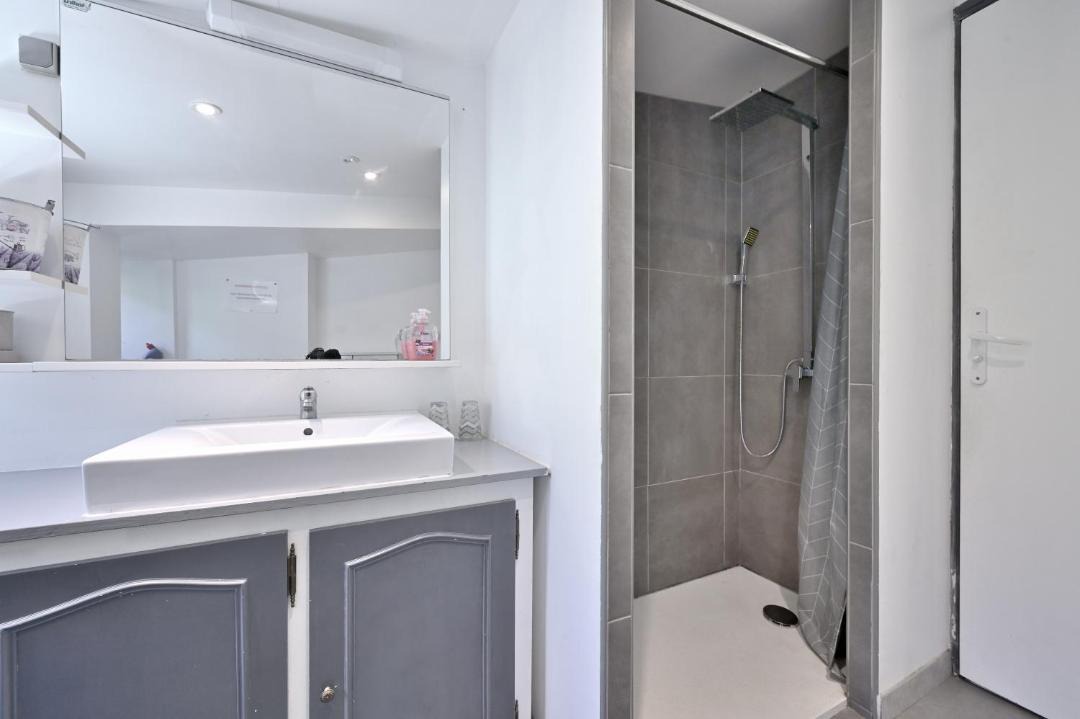 Photo of Bathroom in Chein-Dessus