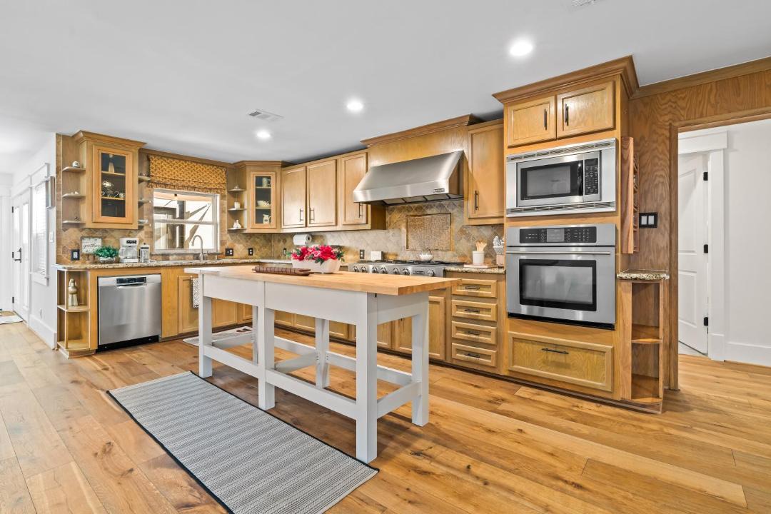 Photo of Kitchen in Greenway Plaza-Upper Kirby