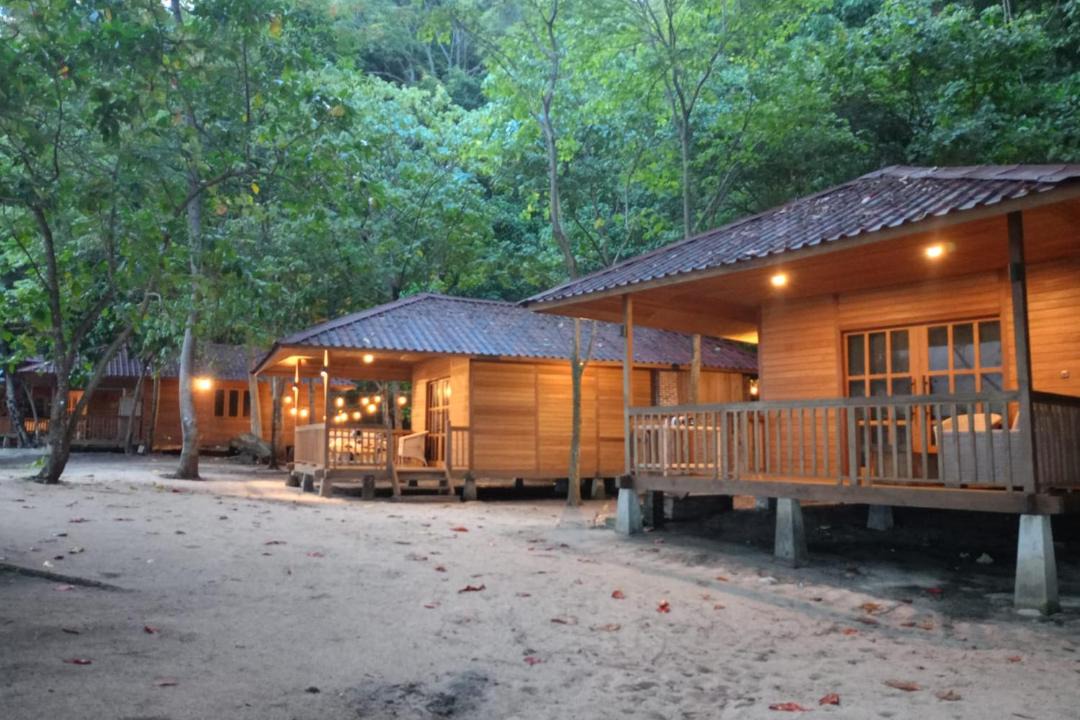 Photo of Others in Pulisan