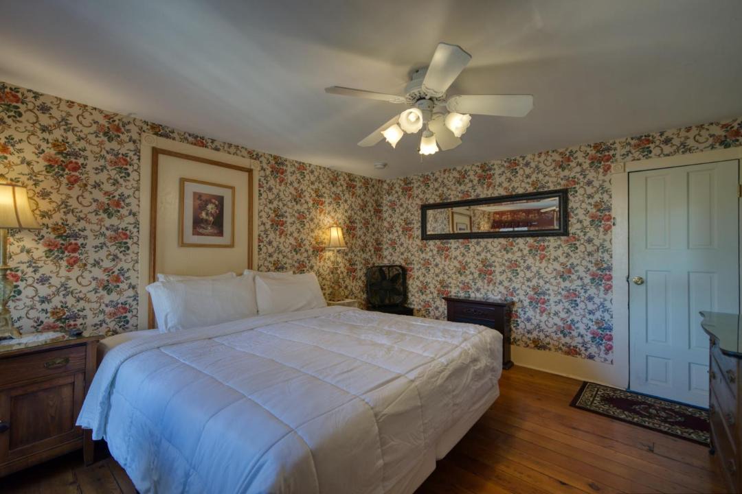 Photo of Bedroom in Eureka Springs Historic District