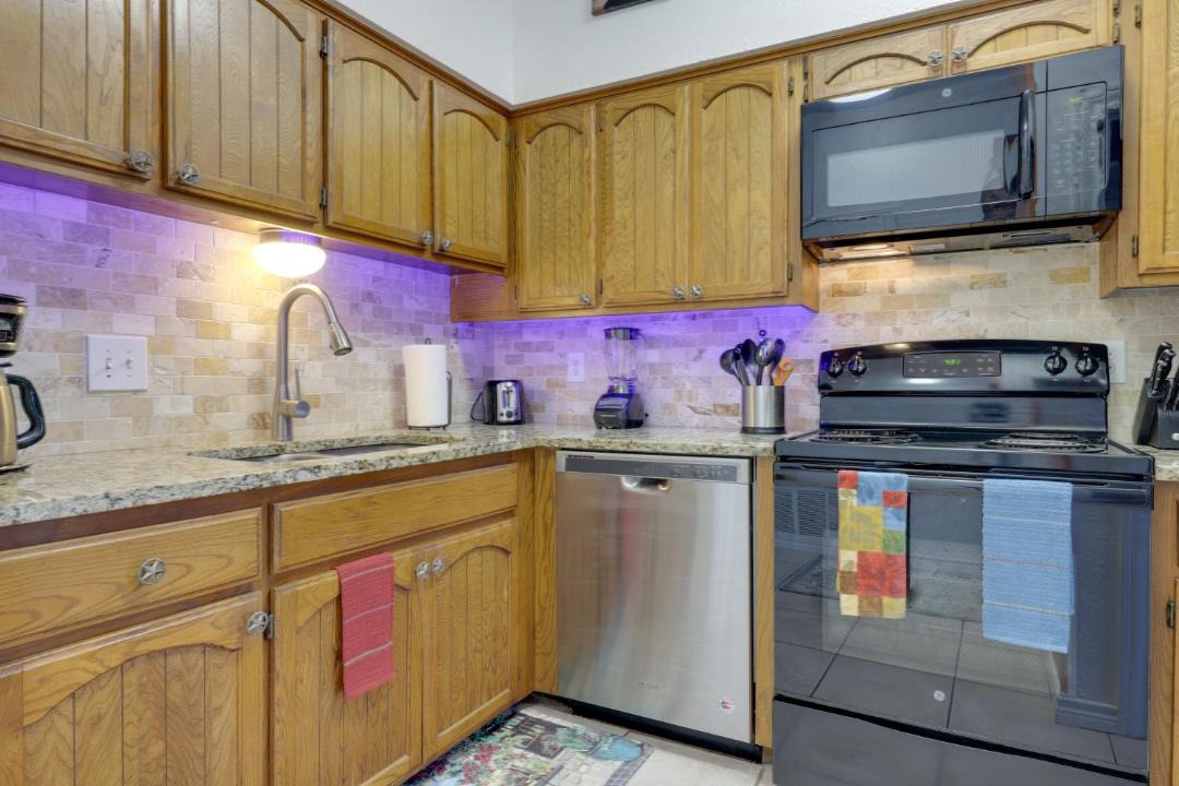 Photo of Kitchen in Canyon Lake