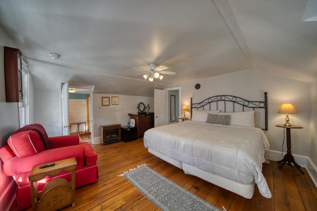 Photo of Bedroom in Eureka Springs Historic District