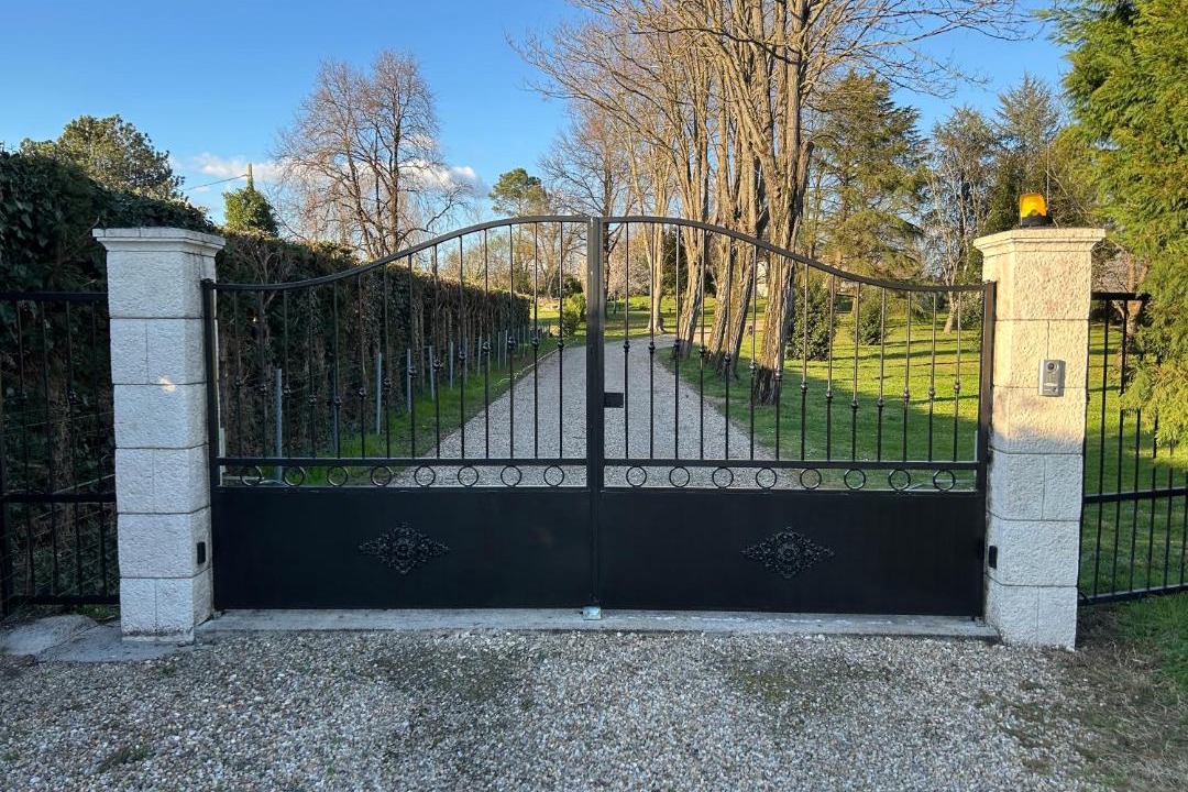 Photo of Others in Velines