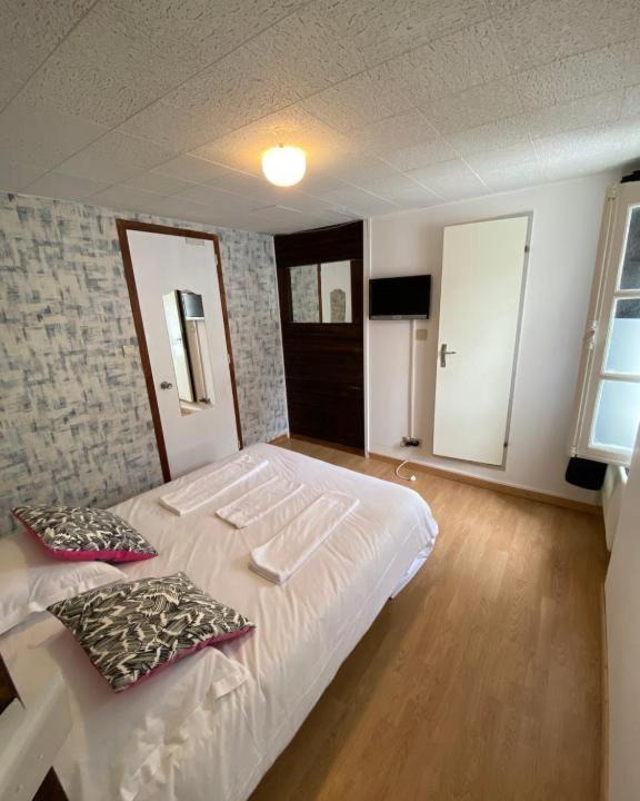 Photo of Bedroom in La Rogere