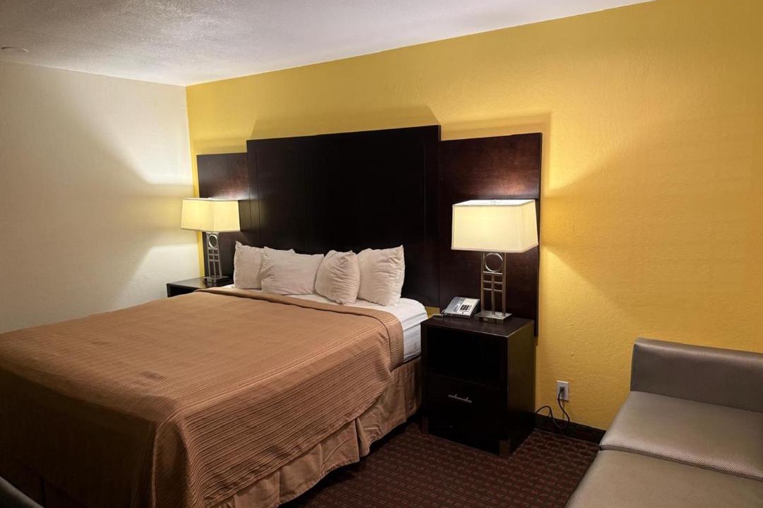 Photo of Others in Hollister