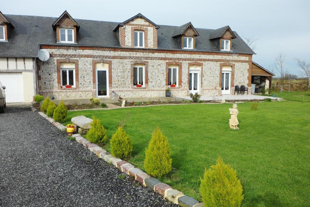 Photo of Others in Theuville-aux-Maillots