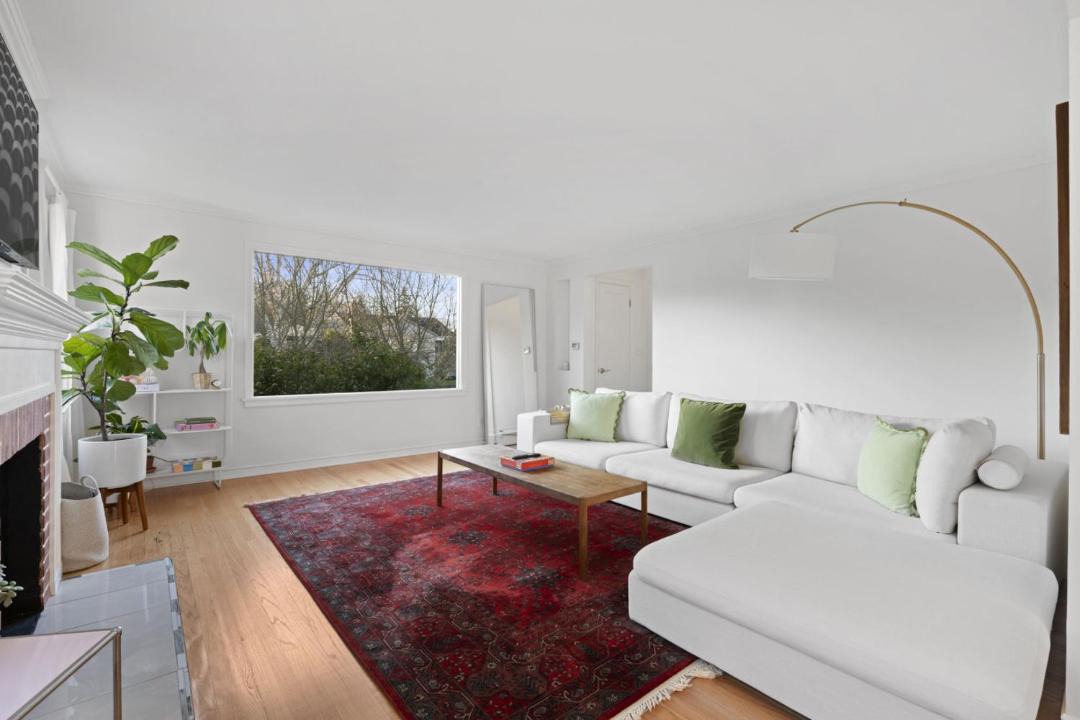 Photo of Livingroom in Loyal Heights