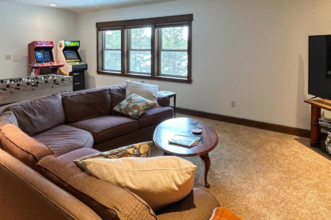 Photo of Livingroom in Oregon Water Wonderland