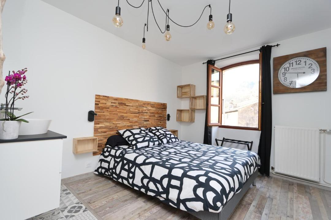 Photo of Bedroom in Saint-Montan