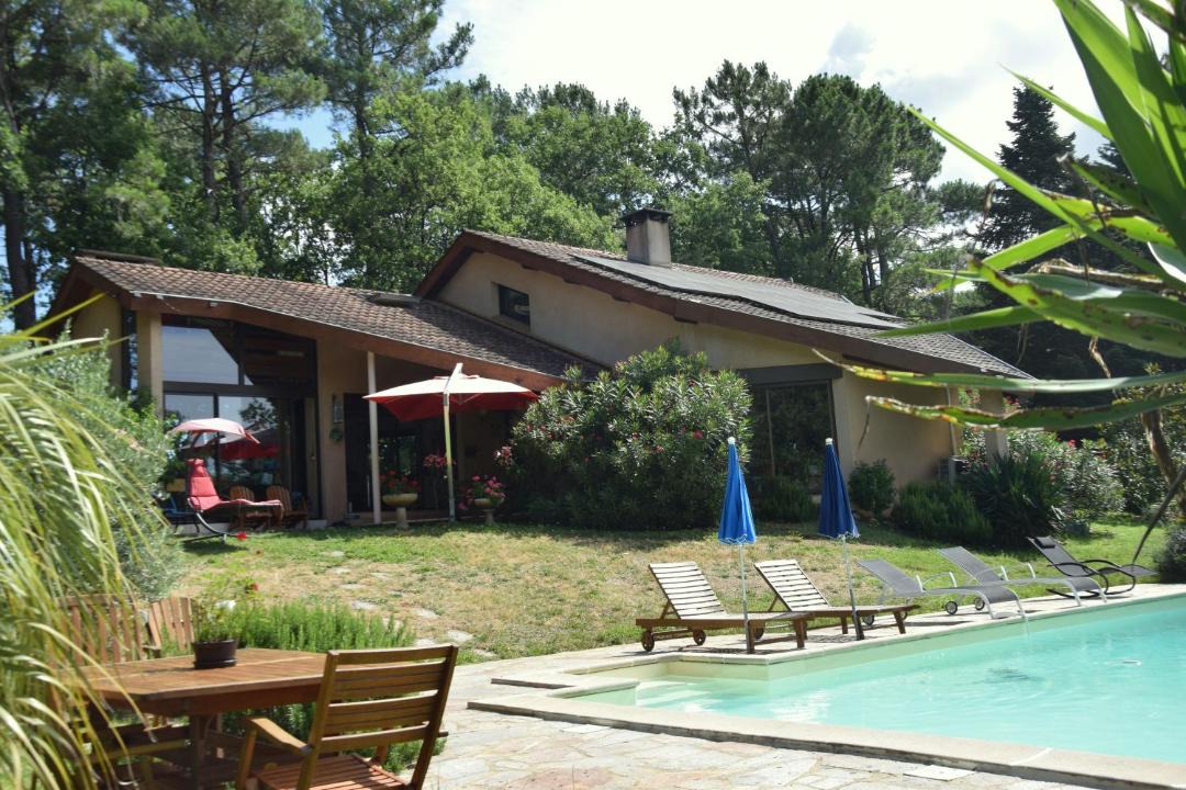 Photo of Others in Burlats