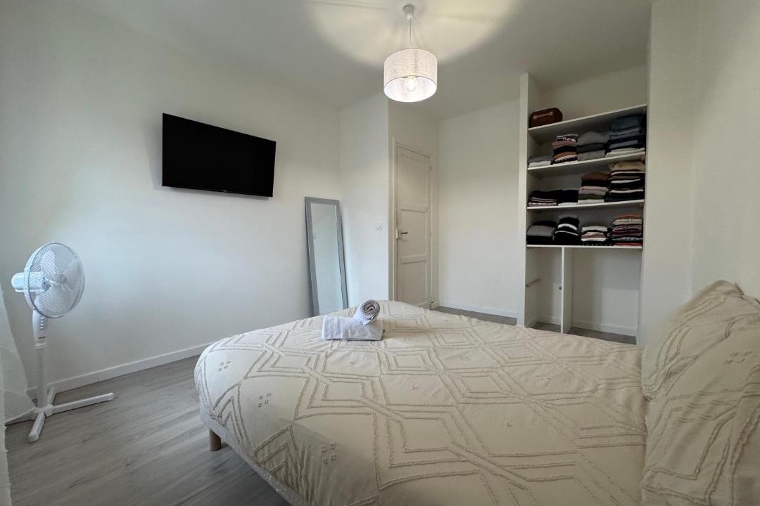 Photo of Bedroom in Pin - Vert Galant