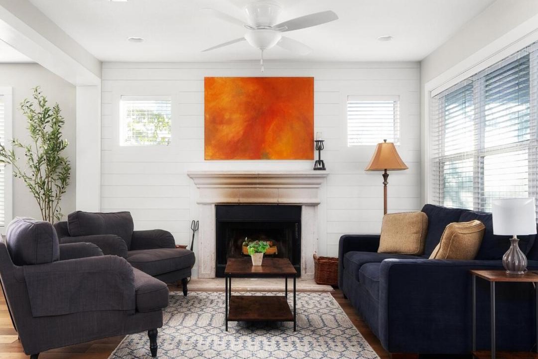 Photo of Livingroom in East Congress