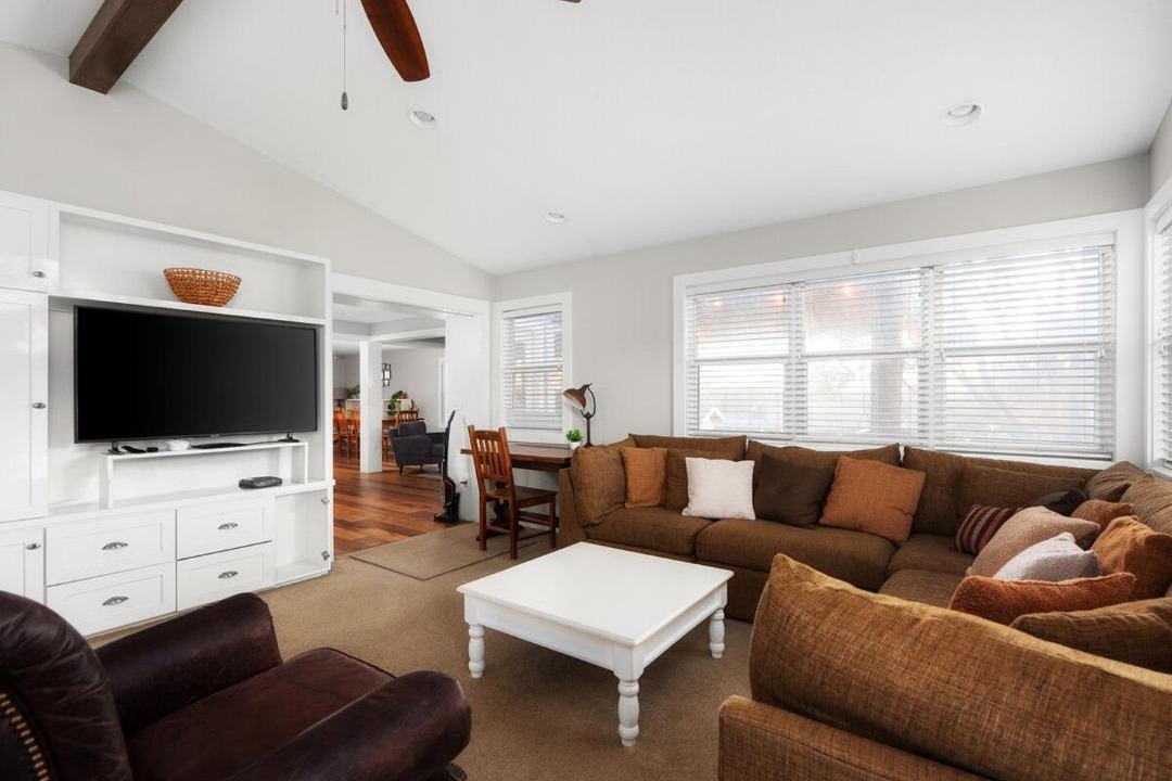 Photo of Livingroom in East Congress