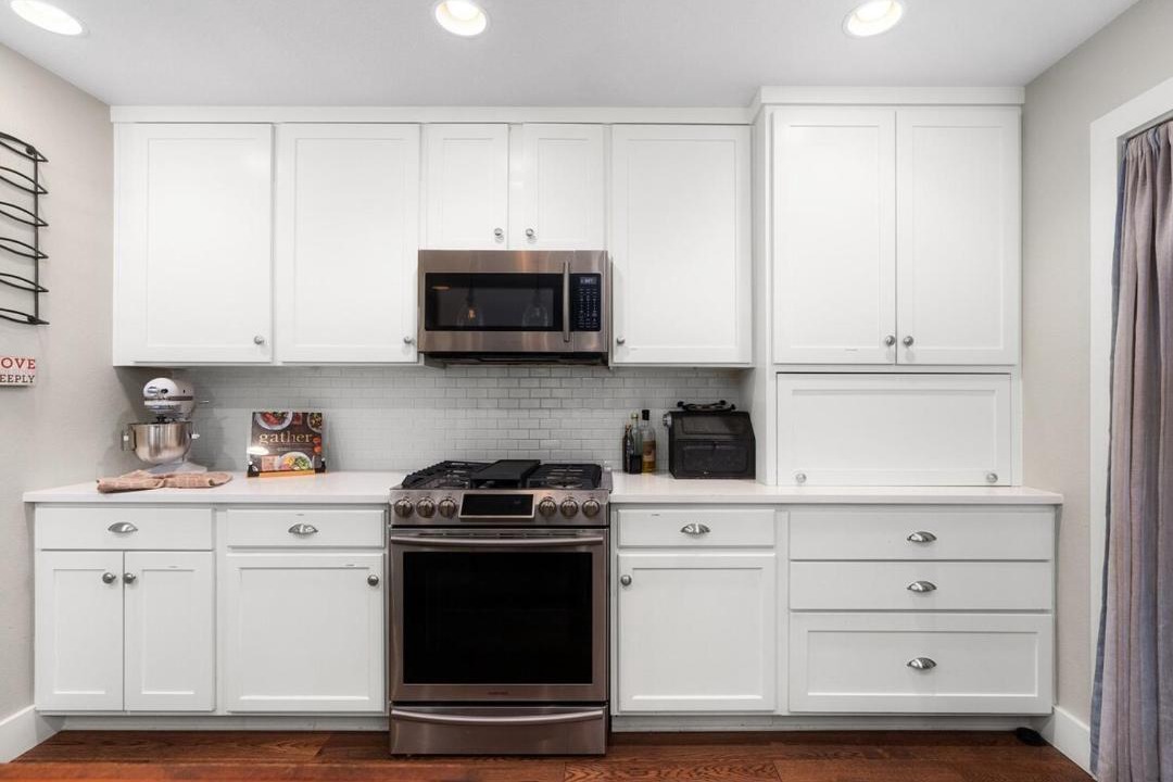 Photo of Kitchen in East Congress