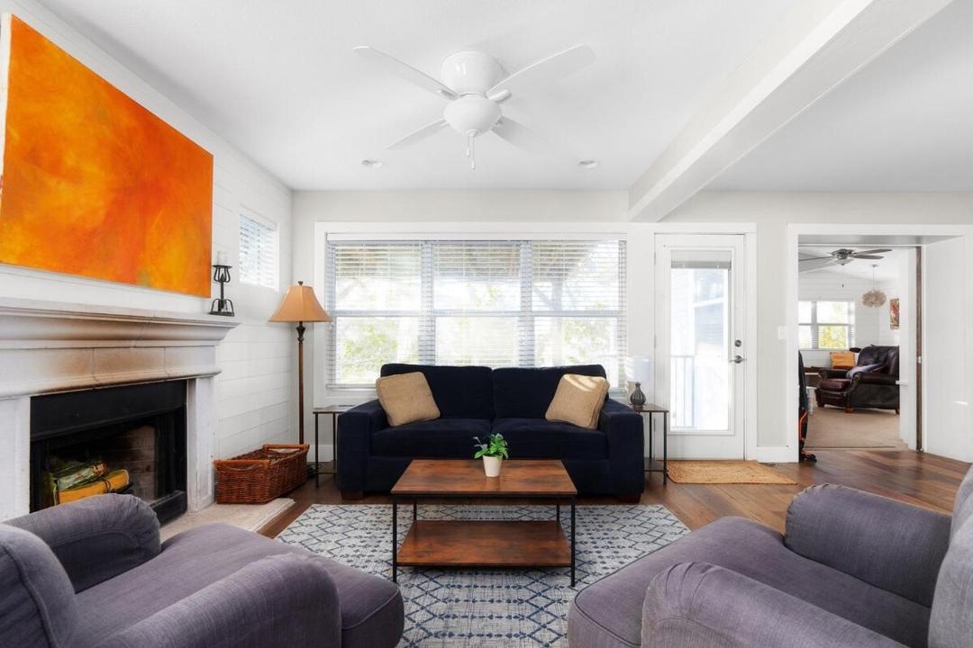 Photo of Livingroom in East Congress