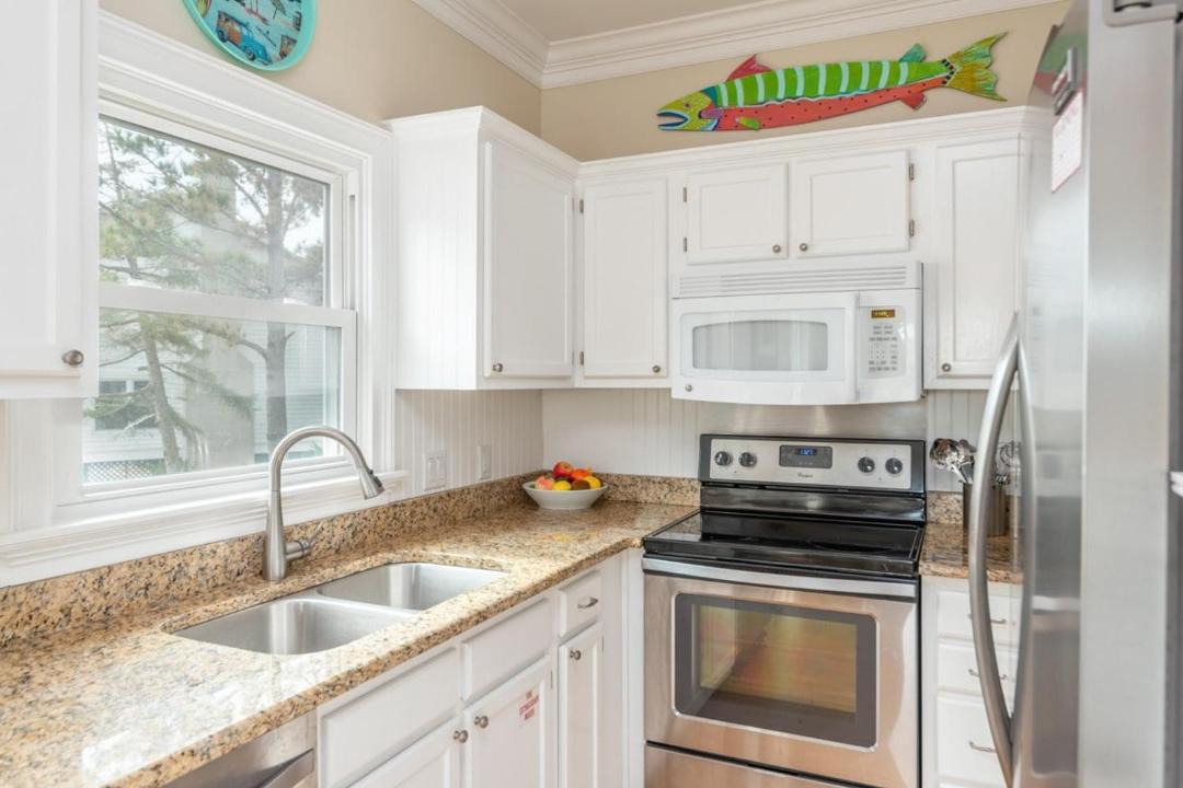 Photo of Kitchen in Oceanmarsh Subdivision