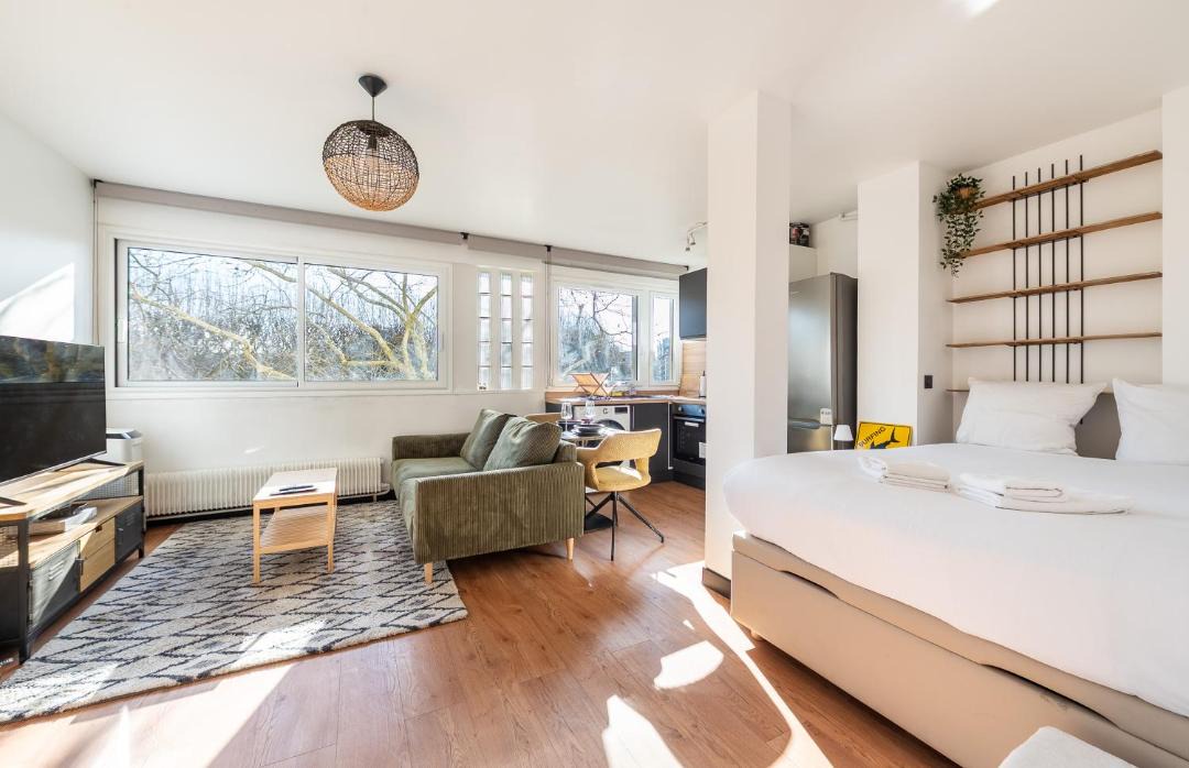 Photo of Bedroom in Republique–Point-du-Jour