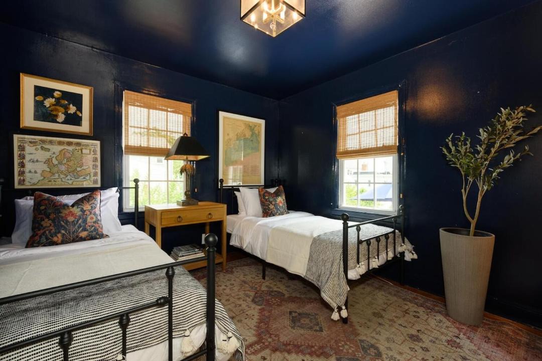 Photo of Bedroom in Black Rock Historic District
