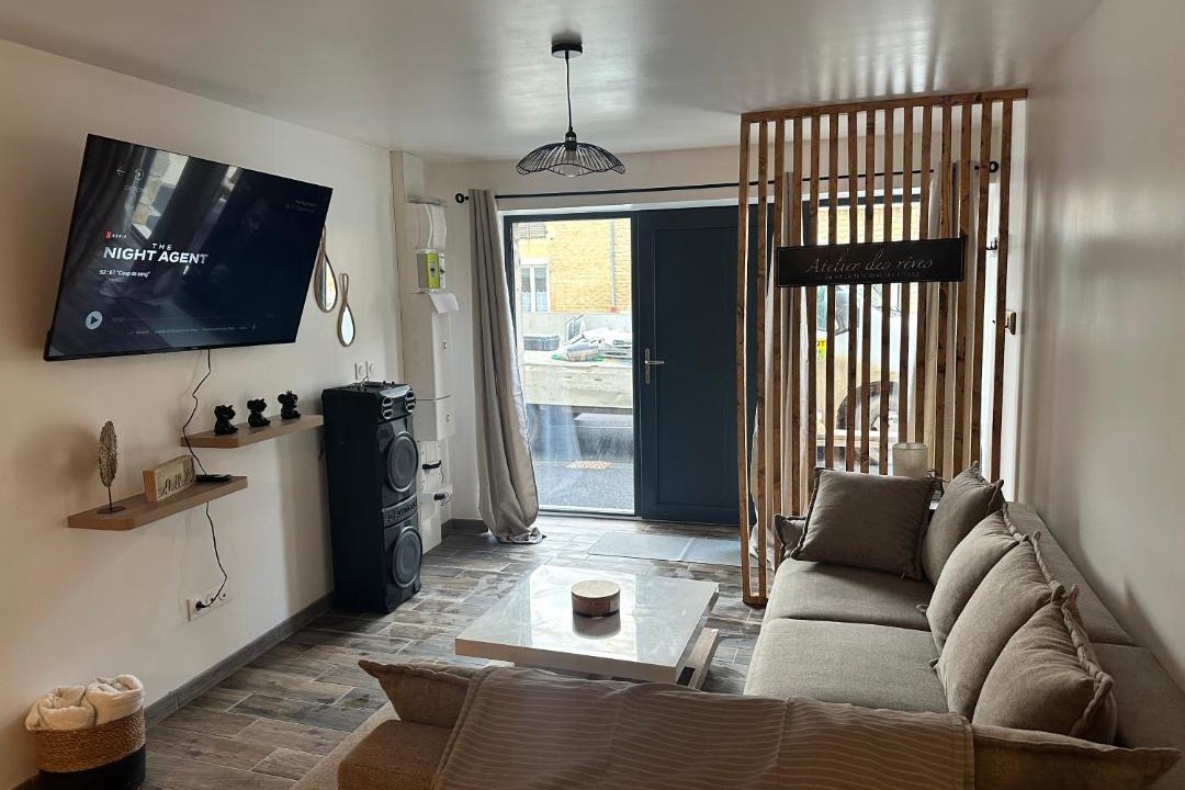 Photo of Livingroom in Thelonne