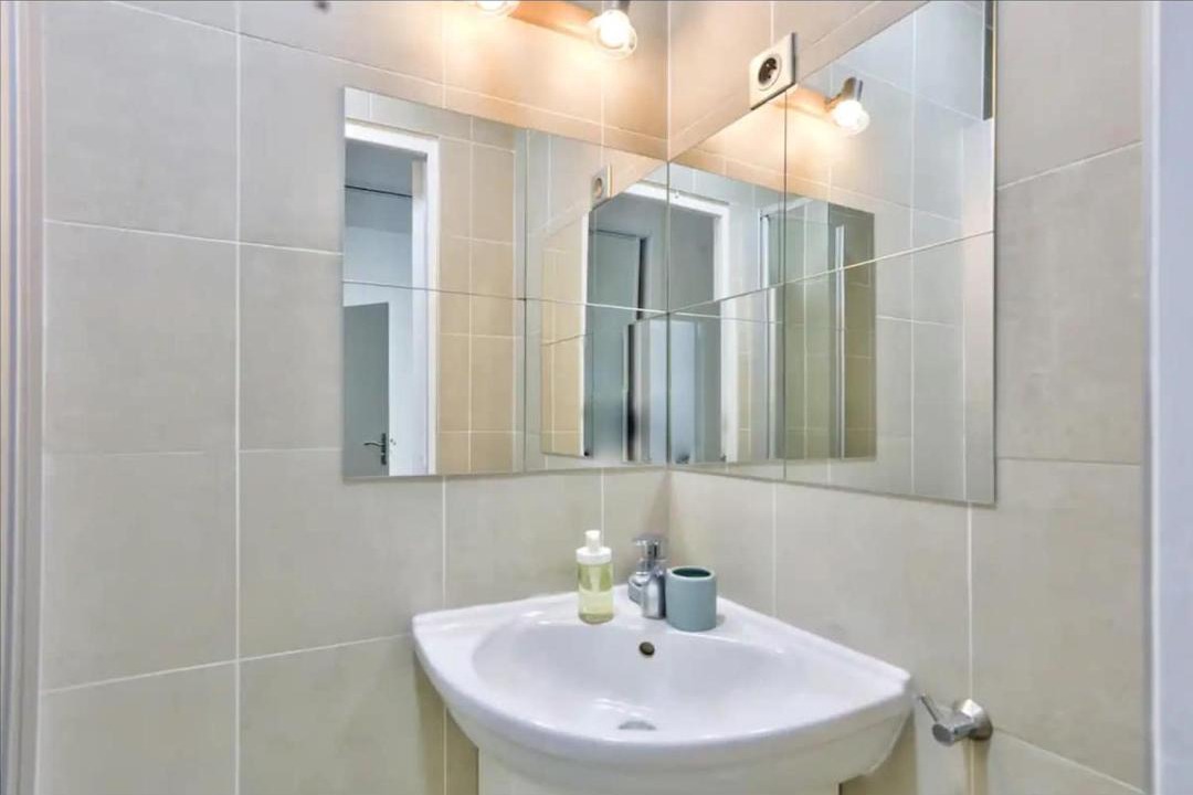 Photo of Bathroom in Republique–Point-du-Jour