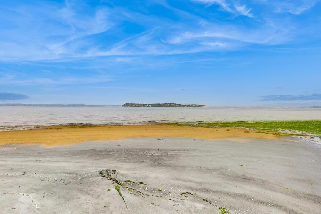 Photo of Others in Clinton