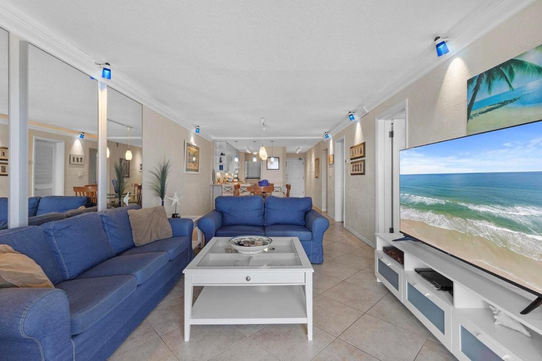Photo of Livingroom in New Smyrna Beach