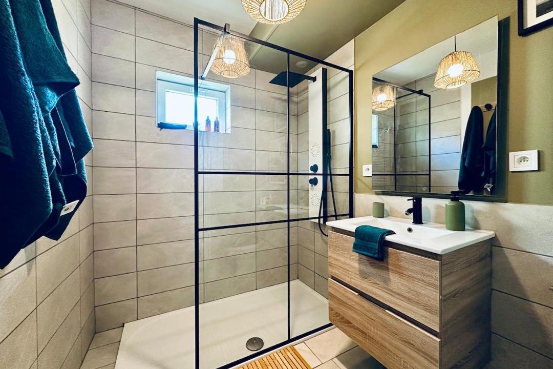 Photo of Bathroom in Deville-les-Rouen