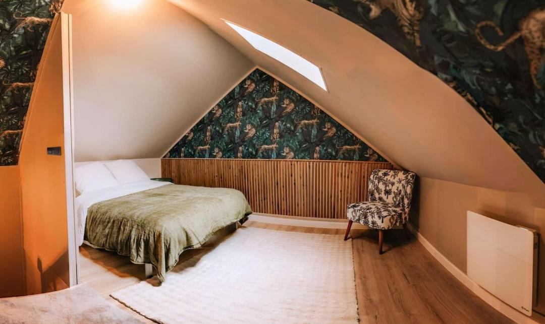 Photo of Bedroom in Deville-les-Rouen