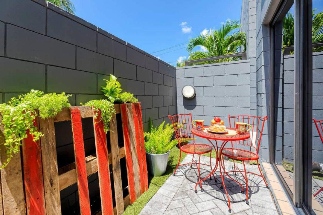Photo of Patio Balcony in Hendricks and Venice Isles