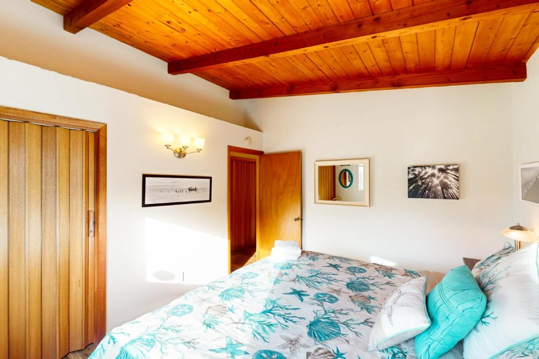 Photo of Bedroom in Rockaway Beach