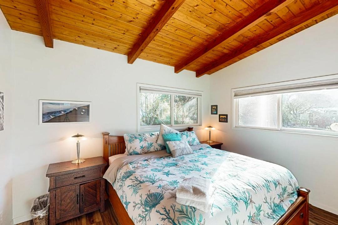 Photo of Bedroom in Rockaway Beach