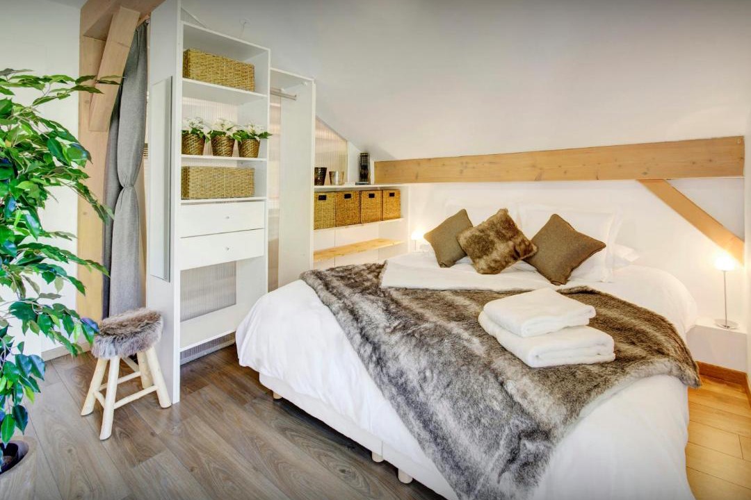 Photo of Others in Thones