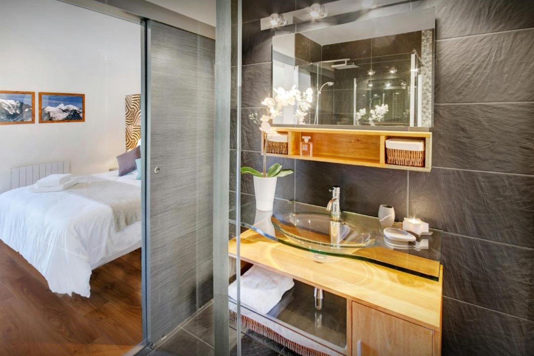 Photo of Others in Thones