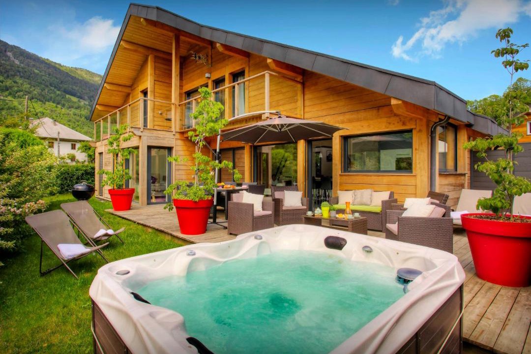 Photo of Others in Thones